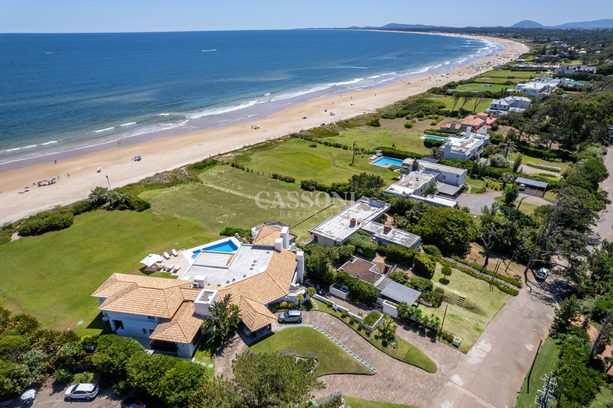 Casa ID.3688 - Casa en primera linea al mar