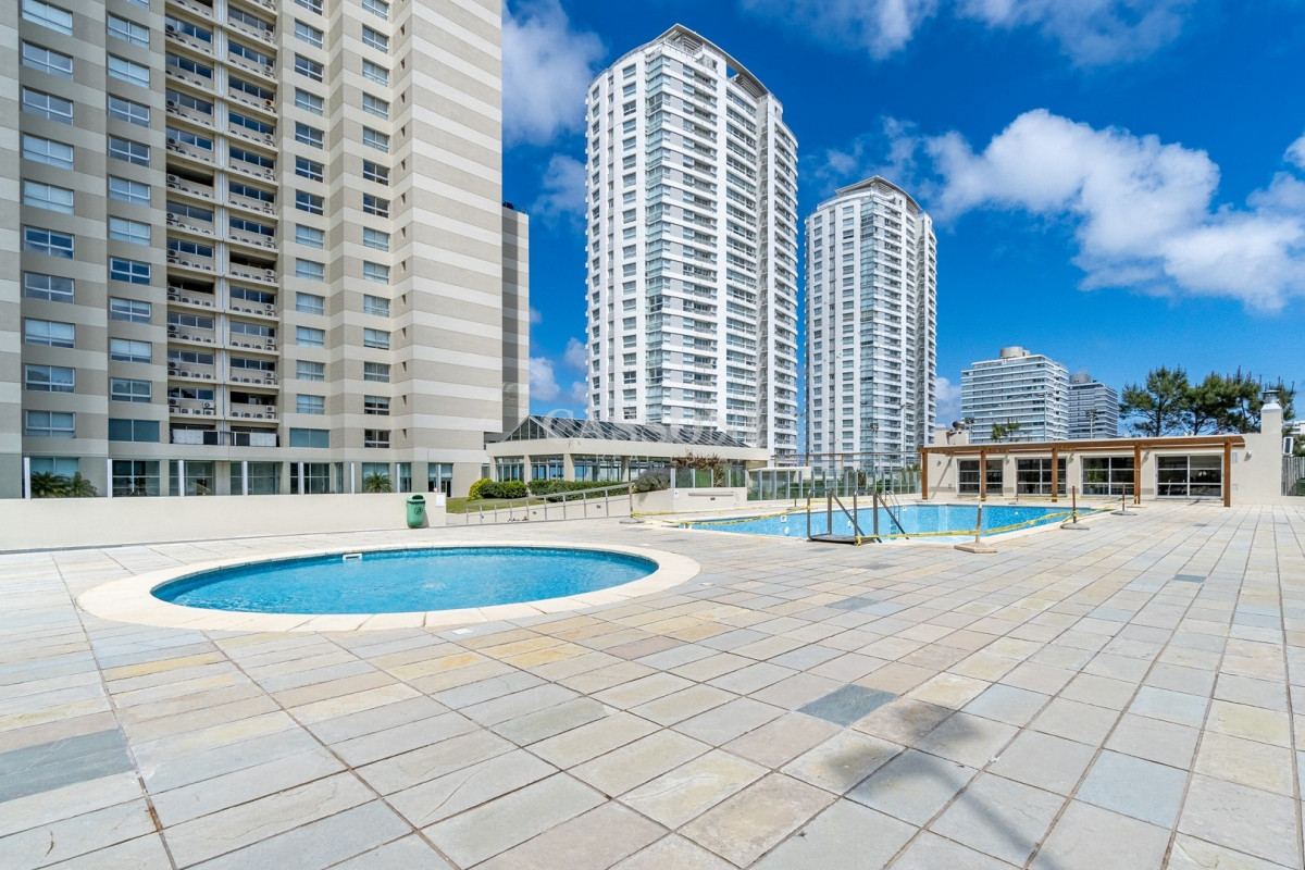 Apartamento ID.2410 - Espectacular apartamento en venta 3 suites y dependencia, Playa Brava. 
