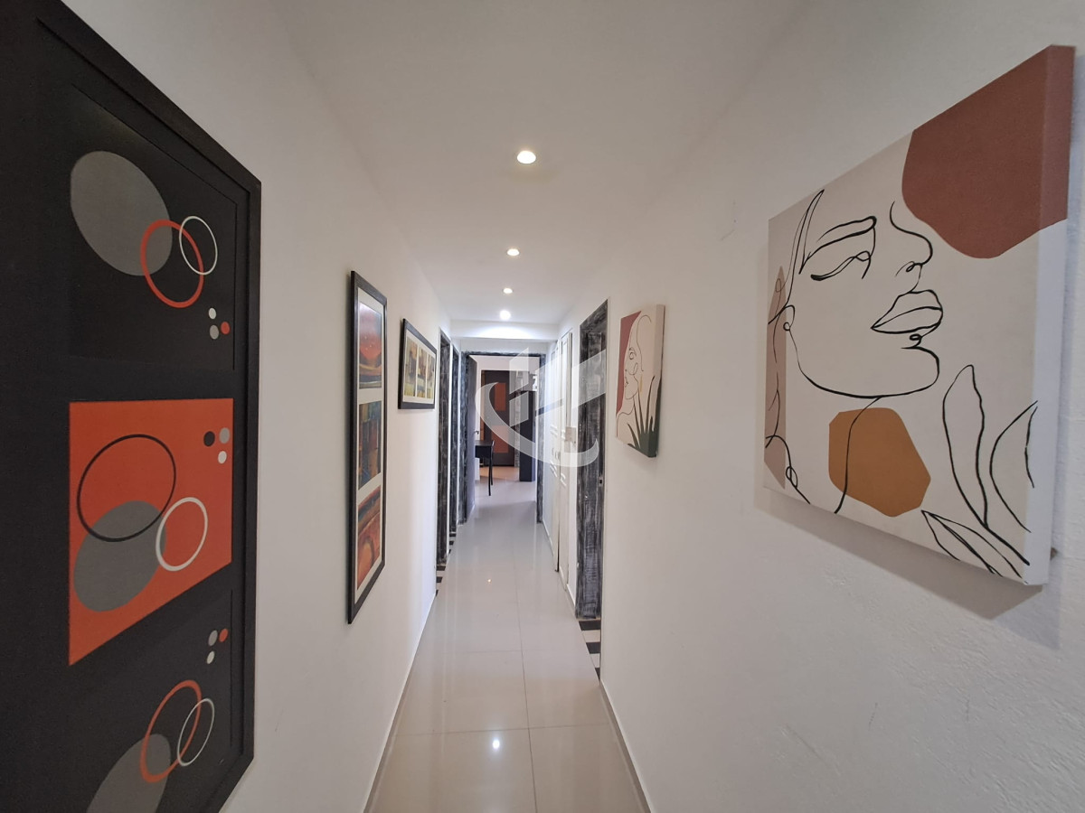 Casa ID.747 - Venta de Hermosa propiedad con gran lote esquinero 