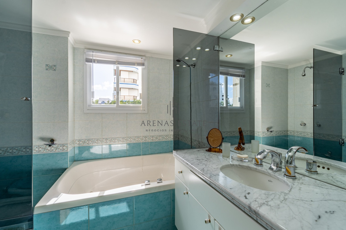 Apartamento ID.966 - Apartamento de 3 dormitorios en Playa Brava, Punta del Este