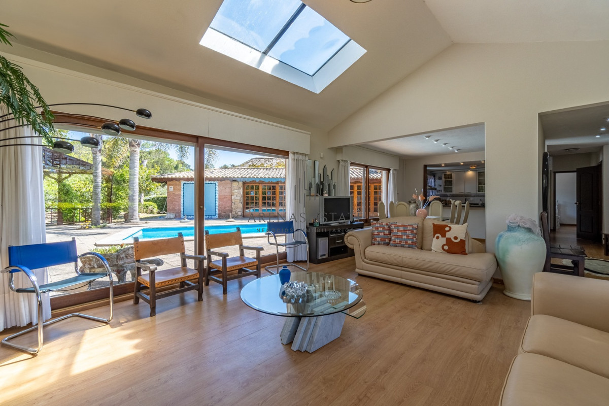 Casa ID.496 - Casa en venta Solana 5 dormitorios Punta del Este