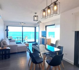 Venta de Apartamento 3 dormitorios, con vista al Mar.