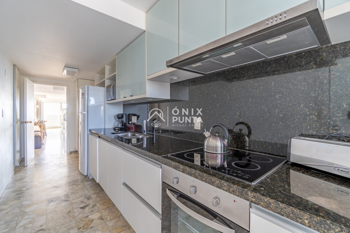 Apartamento ID.66 - Venta Apartamento de 3 dormitorios en Playa Mansa, Punta del Este