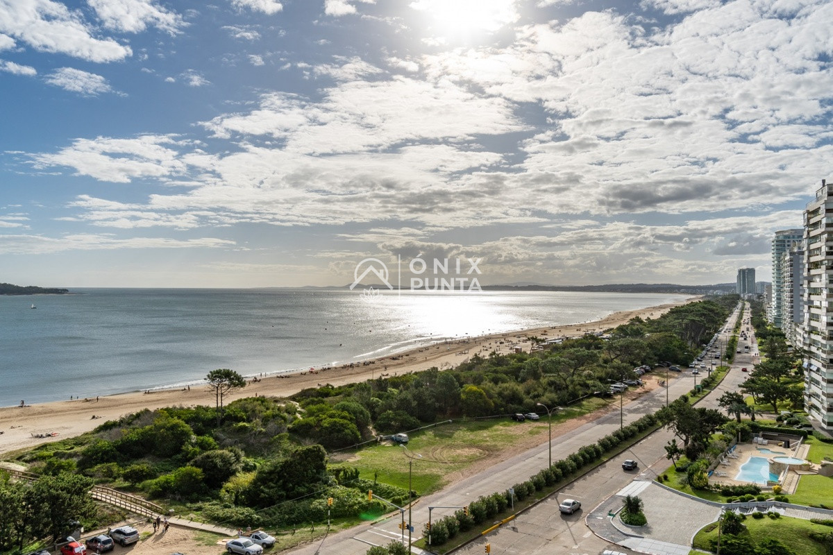 Apartamento ID.66 - Venta Apartamento de 3 dormitorios en Playa Mansa, Punta del Este