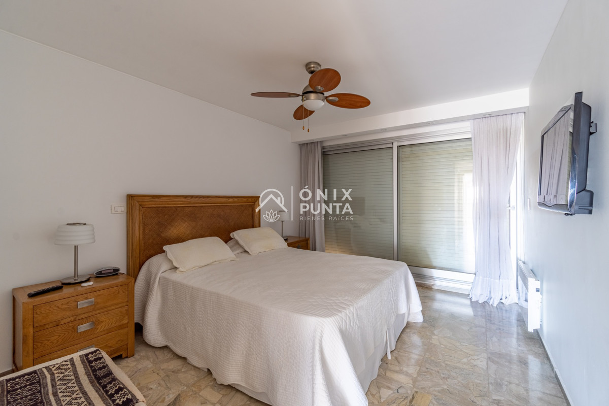 Apartamento ID.66 - Venta Apartamento de 3 dormitorios en Playa Mansa, Punta del Este