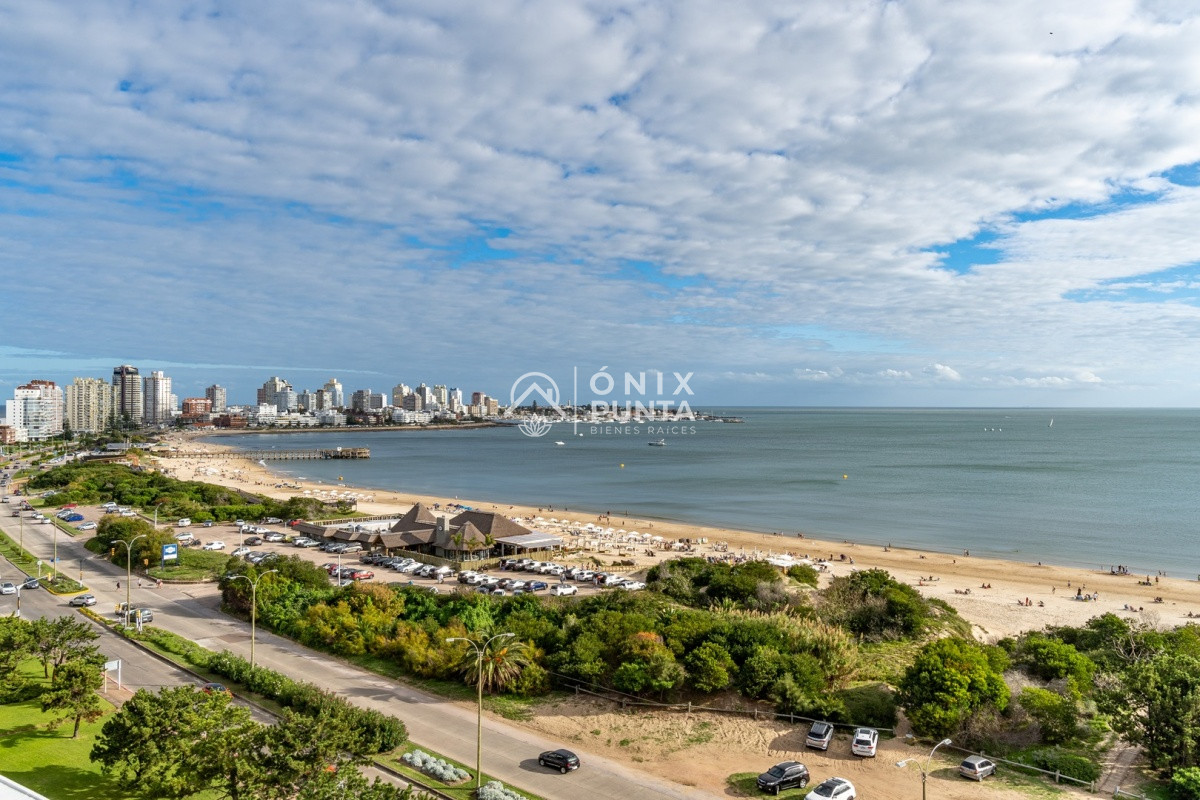 Apartamento ID.66 - Venta Apartamento de 3 dormitorios en Playa Mansa, Punta del Este