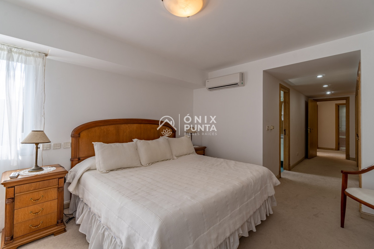 Apartamento ID.65 - Apartamento de 3 dormitorios en Playa Brava, Punta del Este