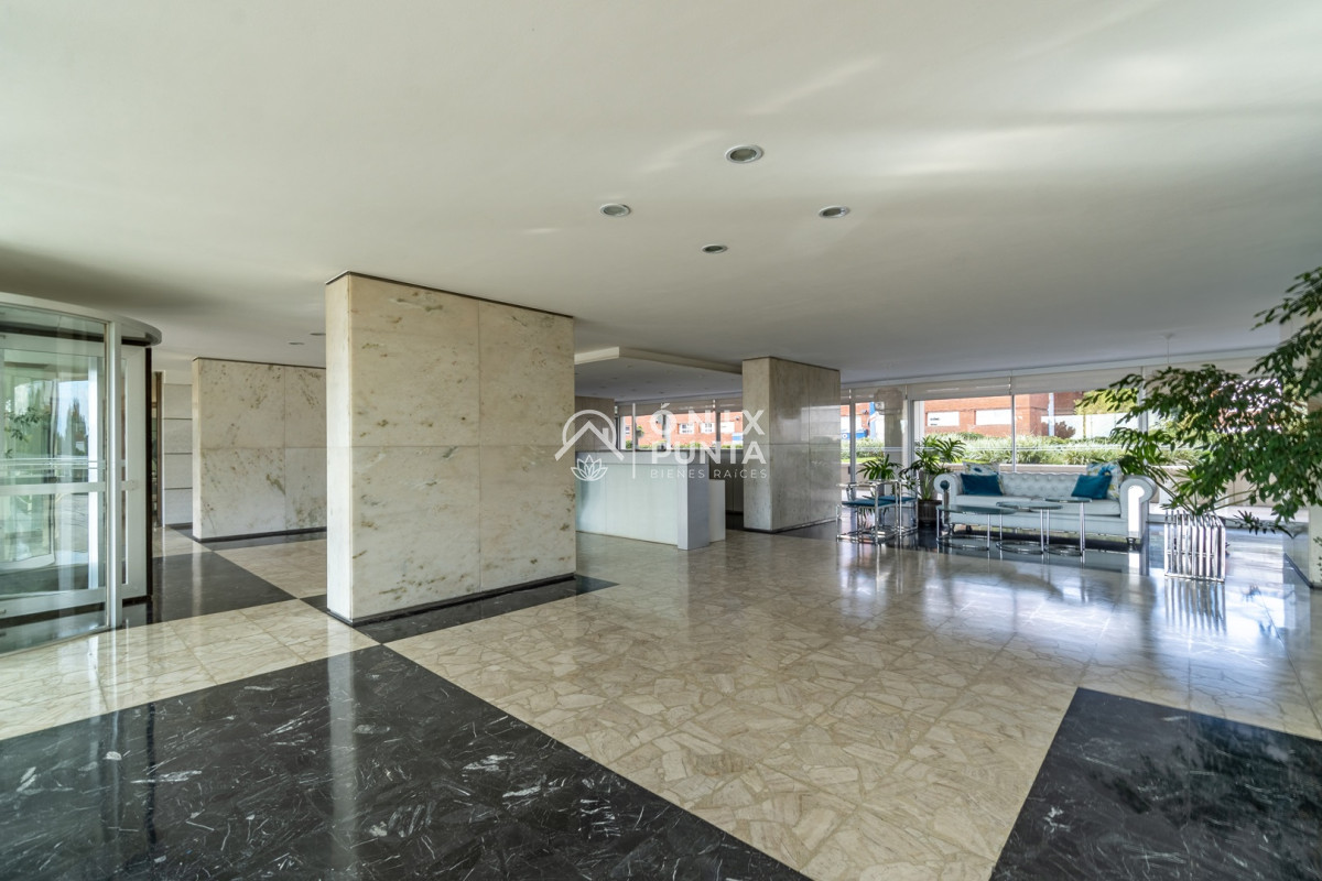 Apartamento ID.66 - Venta Apartamento de 3 dormitorios en Playa Mansa, Punta del Este