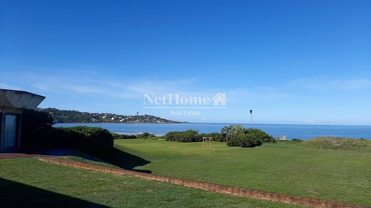 Casa ID.67 - Punta Ballena 4 Dormitorios + Dependencia Casa en primera linea al Mar Amplio Jardín