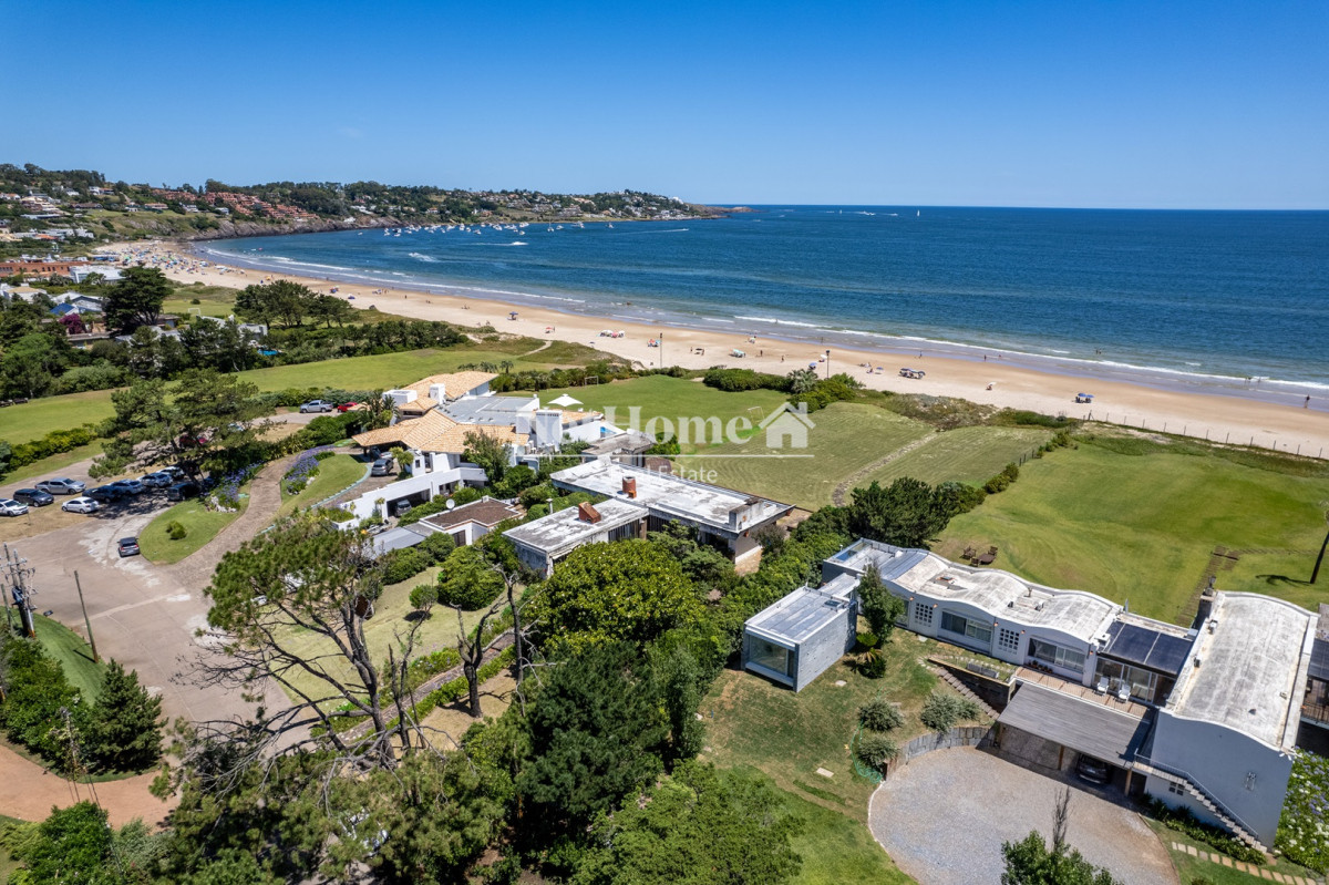 Casa ID.67 - Punta Ballena 4 Dormitorios + Dependencia Casa en primera linea al Mar Amplio Jardín