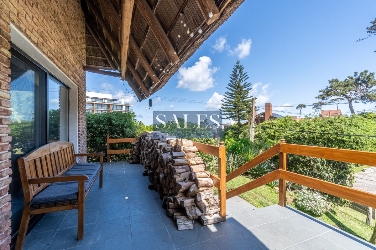 Casa ID.861 - ¡Tu Refugio Soñado en Pinares, Punta del Este!