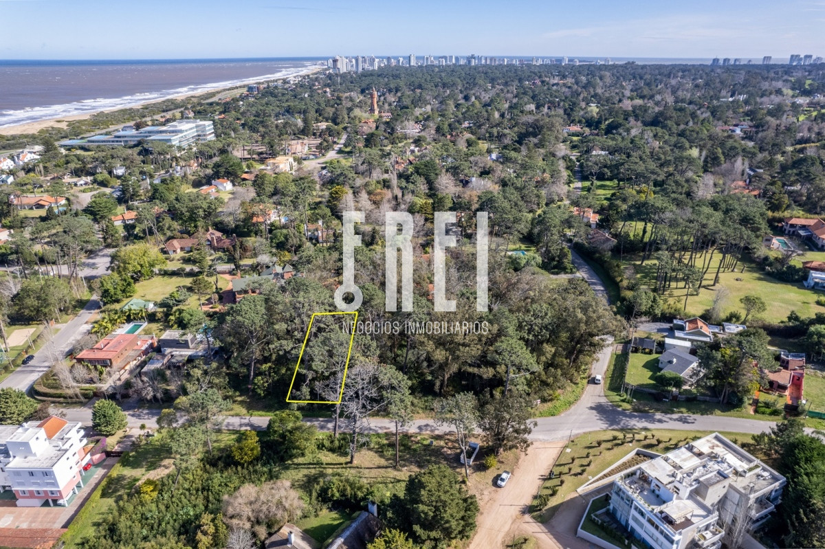 Terreno ID.140 - ¡Oportunidad! Lote en El Golf, Playa Brava