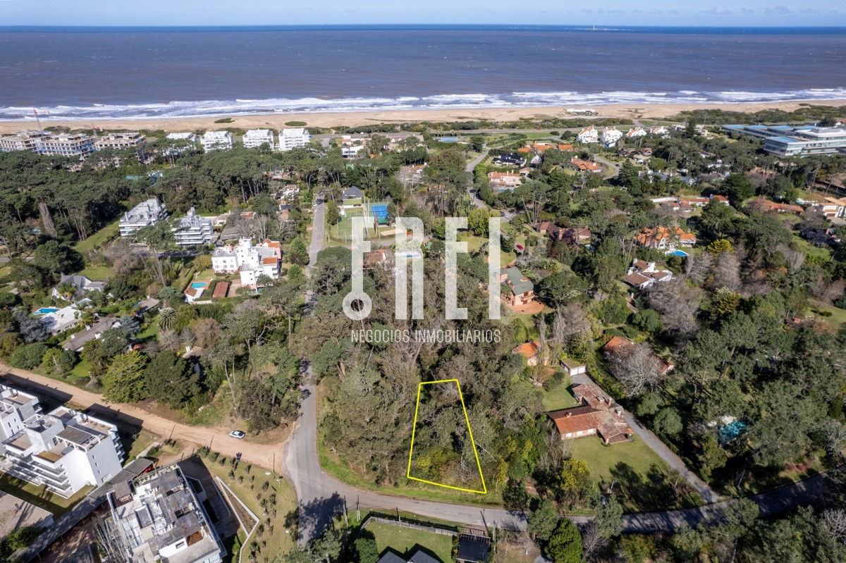Terreno ID.137 - ¡Excelente oportunidad de inversión! El Golf, Punta del Este.