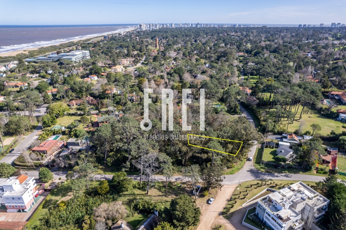 Terreno ID.137 - ¡Excelente oportunidad de inversión! El Golf, Punta del Este.