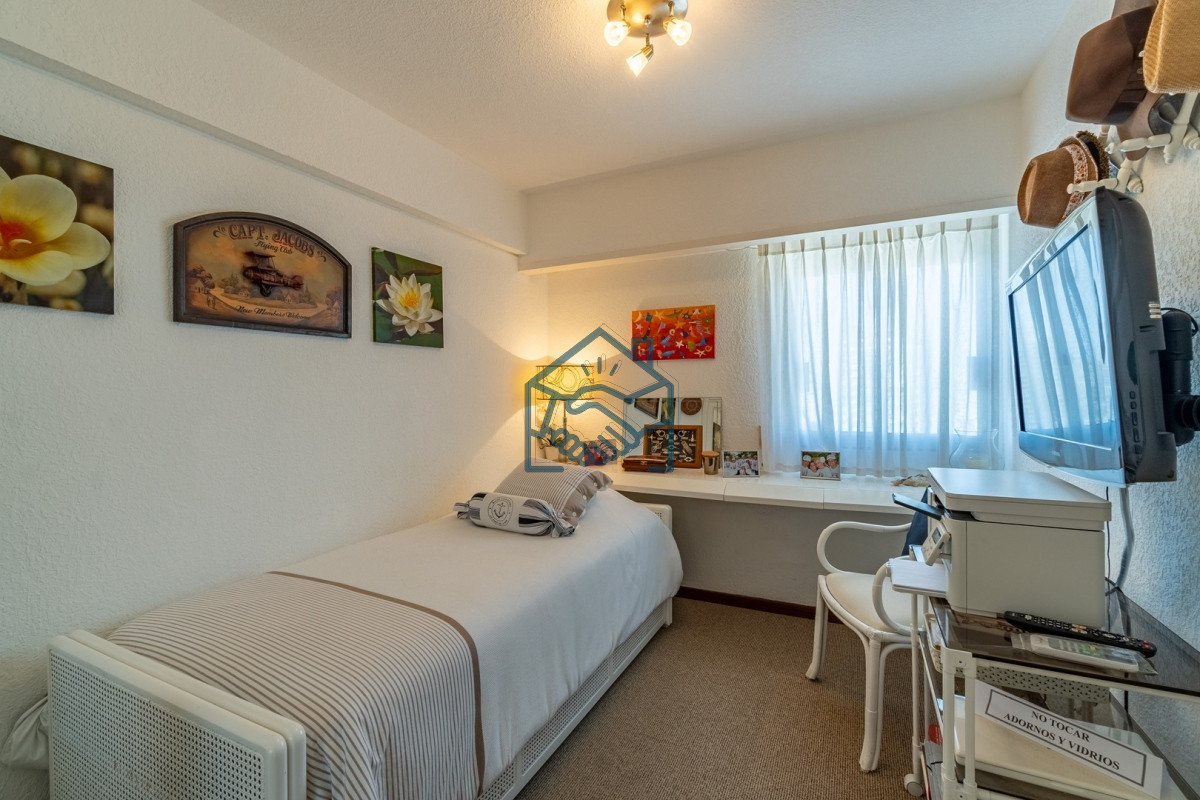 Apartamento ID.582/Venta-de-apartamento-3-dormitorios-con-vista-al-mar.- - Venta de apartamento 3 dormitorios con vista al mar. 