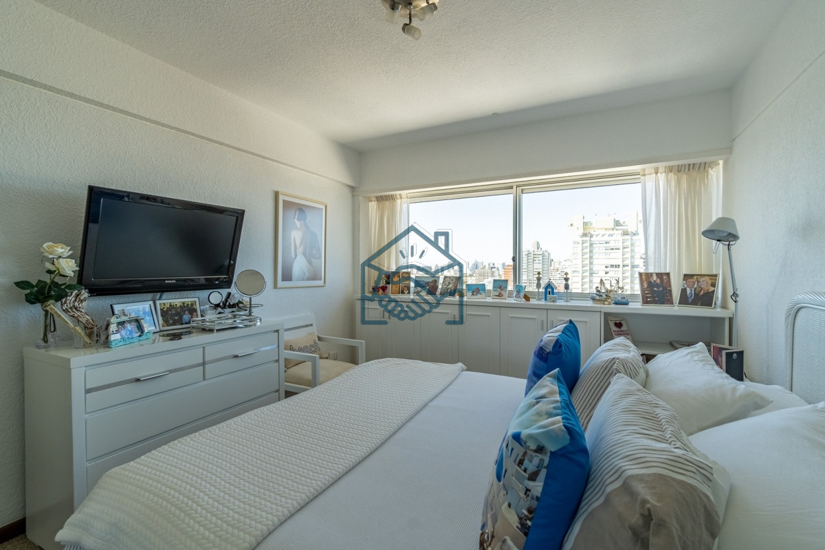 Apartamento ID.582/Venta-de-apartamento-3-dormitorios-con-vista-al-mar.- - Venta de apartamento 3 dormitorios con vista al mar. 