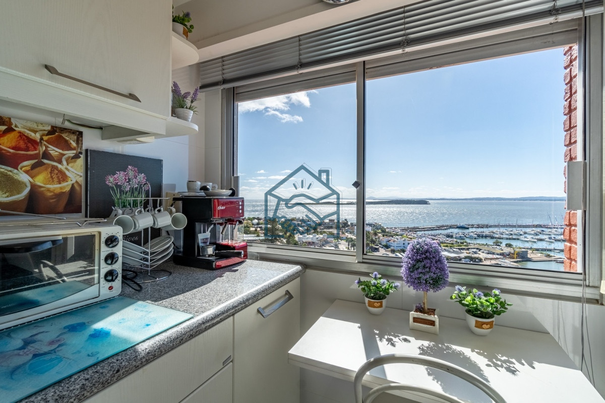 Apartamento ID.582/Venta-de-apartamento-3-dormitorios-con-vista-al-mar.- - Venta de apartamento 3 dormitorios con vista al mar. 