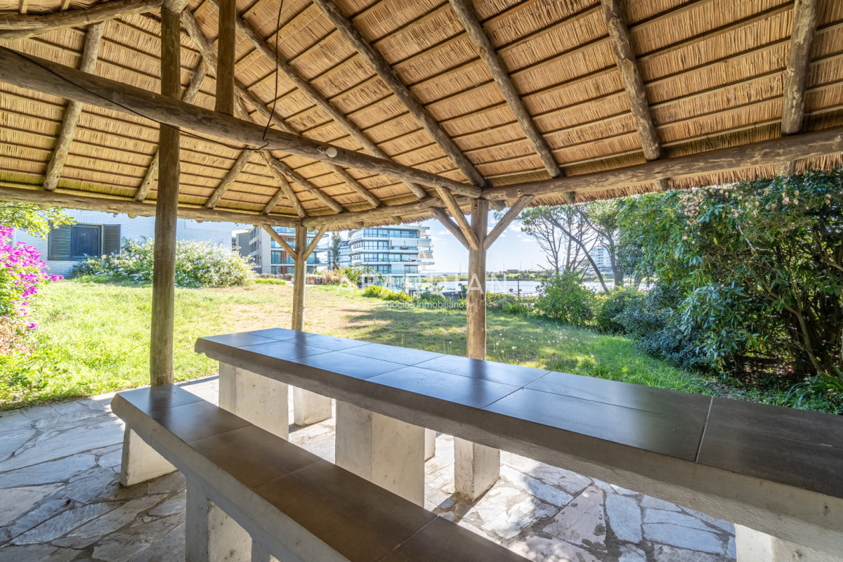 Casa ID.21099743 - Casa mas lote  frente a Laguna del Diario - Excelente ubicación 