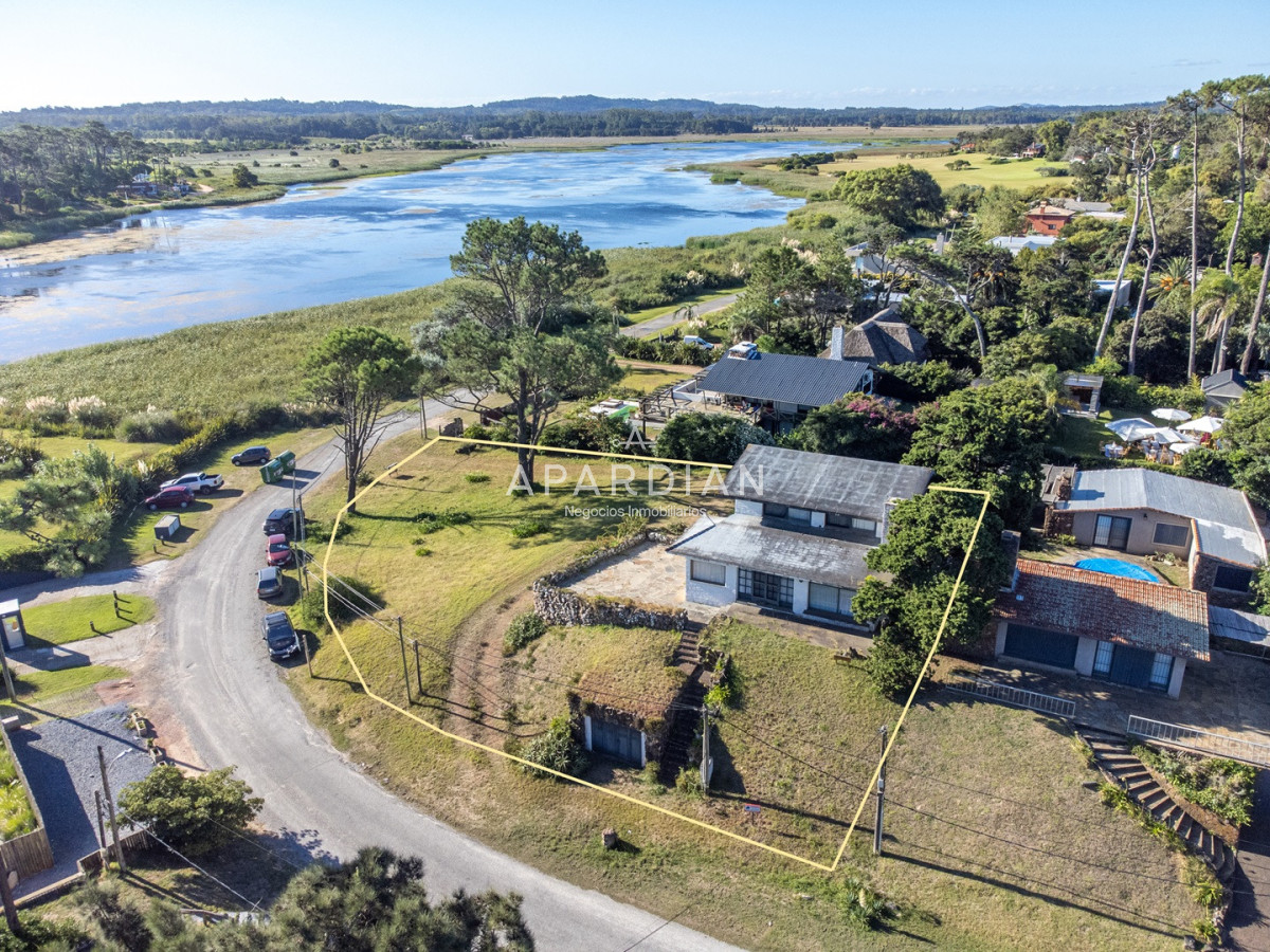 Casa ID.21099743 - Casa mas lote  frente a Laguna del Diario - Excelente ubicación 