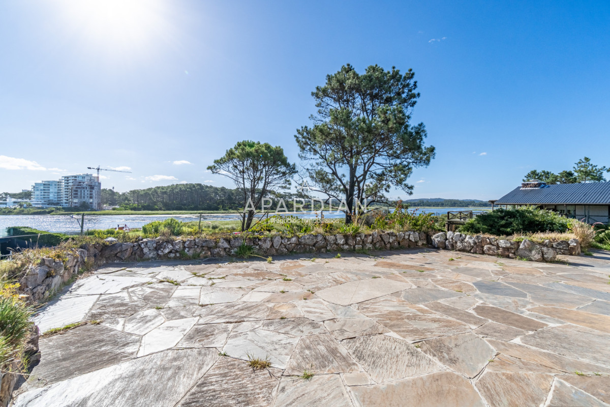 Casa ID.21099743 - Casa mas lote  frente a Laguna del Diario - Excelente ubicación 