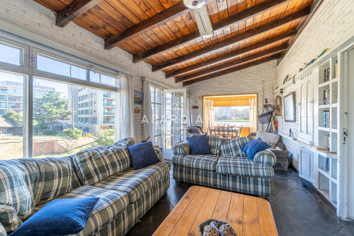 Casa ID.21099743 - Casa mas lote  frente a Laguna del Diario - Excelente ubicación 