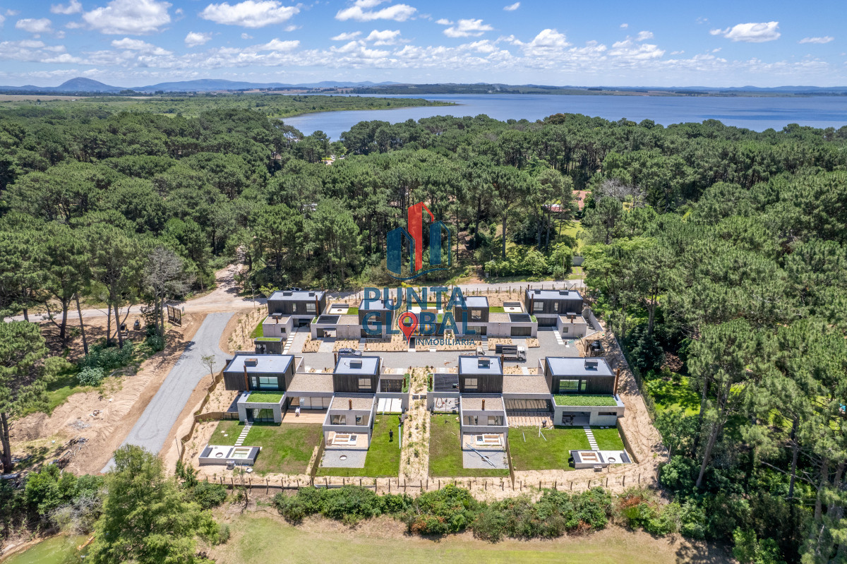 Casa ID.203 - Casa 3 DORMITORIOS en Club del Lago, Punta Ballena