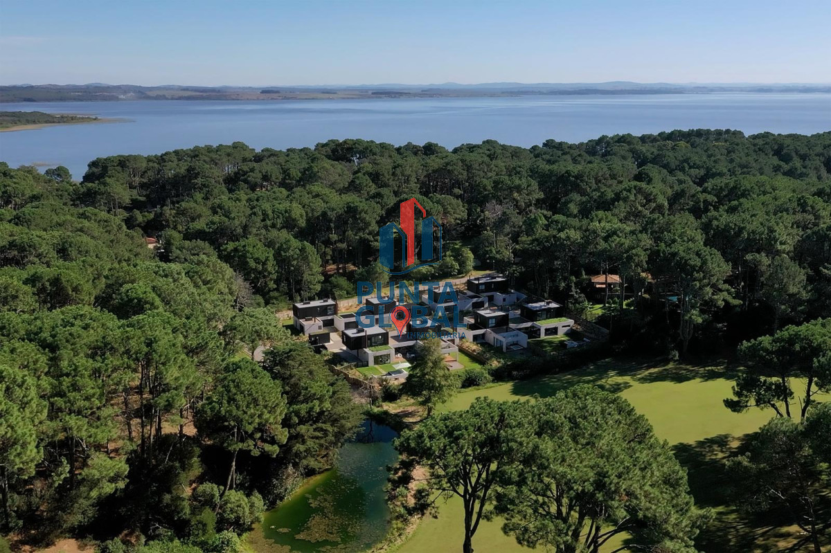 Casa ID.203 - Casa 3 DORMITORIOS en Club del Lago, Punta Ballena