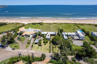 Casa en primera linea al mar