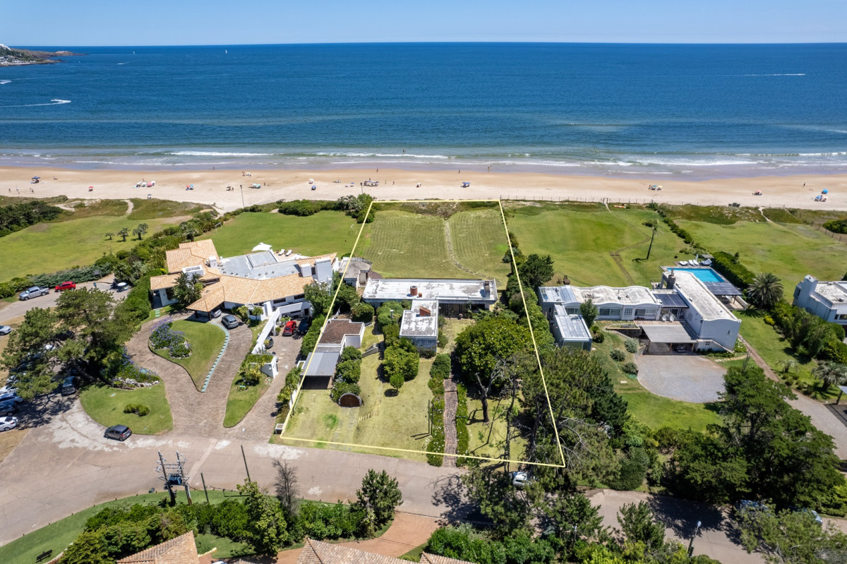 Casa en primera linea al mar