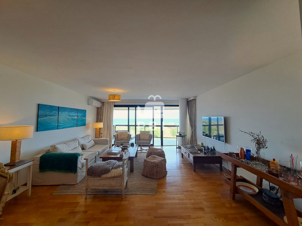 Apartamento frente al mar 2 dormitorios mas servicio  - Arenas Blancas - Ref : PBI13808