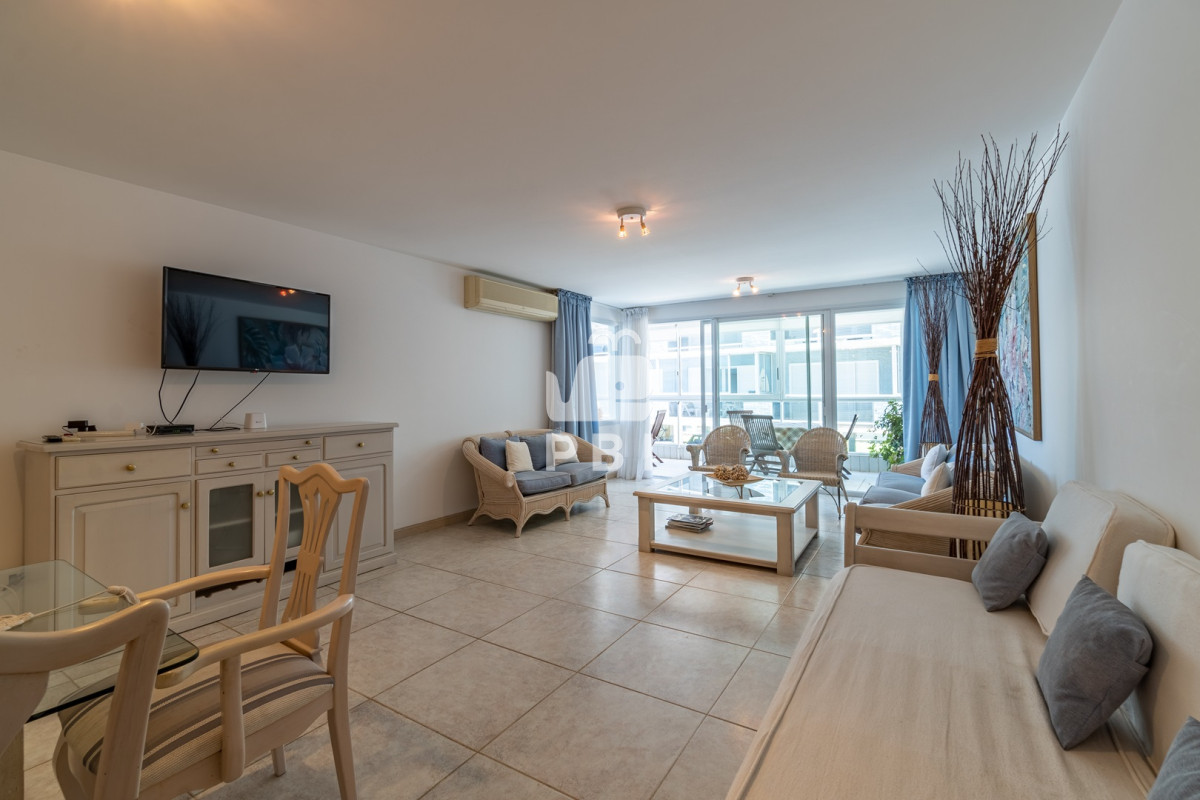 Apartamento de 3 dormitorios en Playa Brava, Punta del Este -  Torre Nueva York - Ref : PBI3141