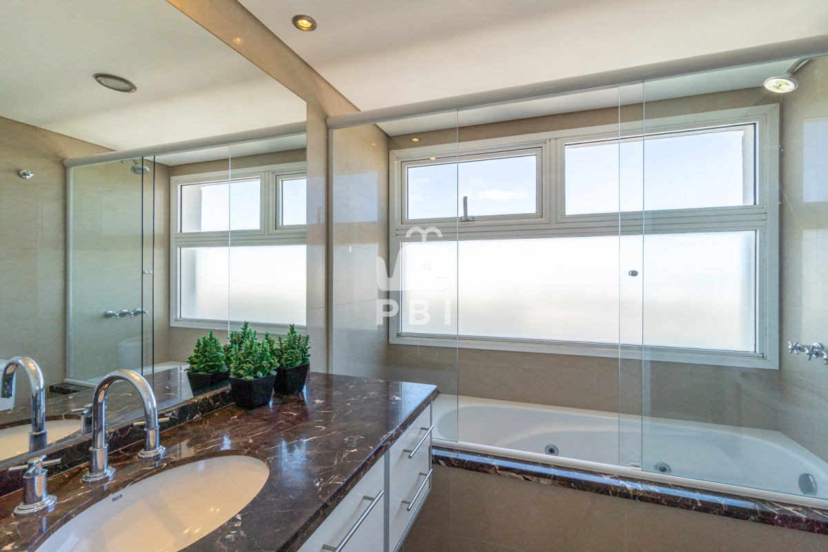 RXhjbHVzaXZvIGFwYXJ0YW1lbnRvIGRlIDMgZG9ybWl0b3Jpb3MgY29uIGRlcGVuZGVuY2lhIGVuIENhc2lubyBUb3dlciAtIENhc2lubyBUb3dlciAtIFJlZiA6IFBCSTE1NjI4