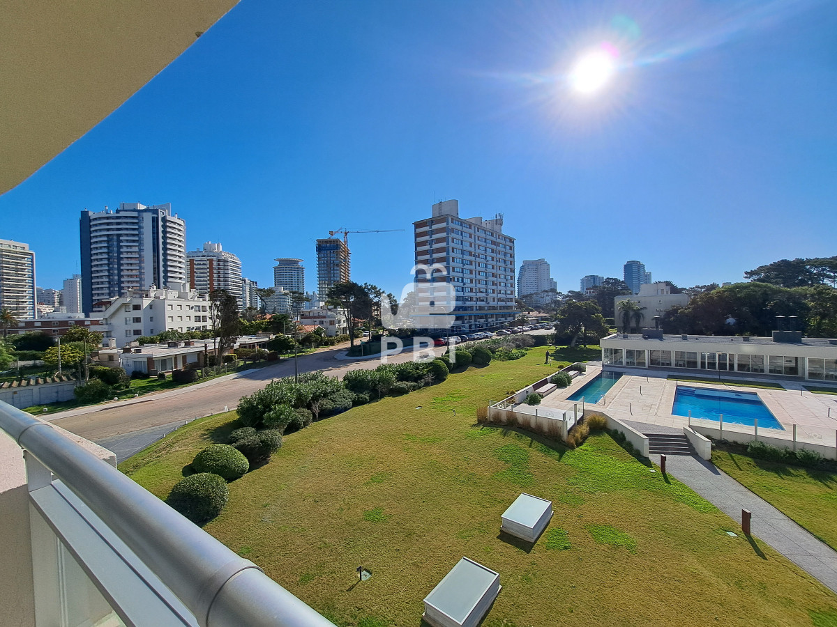 QXBhcnRhbWVudG8gZGUgMiBkb3JtaXRvcmlvcyBlbiBQdW50YSBkZWwgRXN0ZSAtIEZvcmVzdCBUb3dlciBJIC0gUmVmIDogUEJJMTUxNjQ=