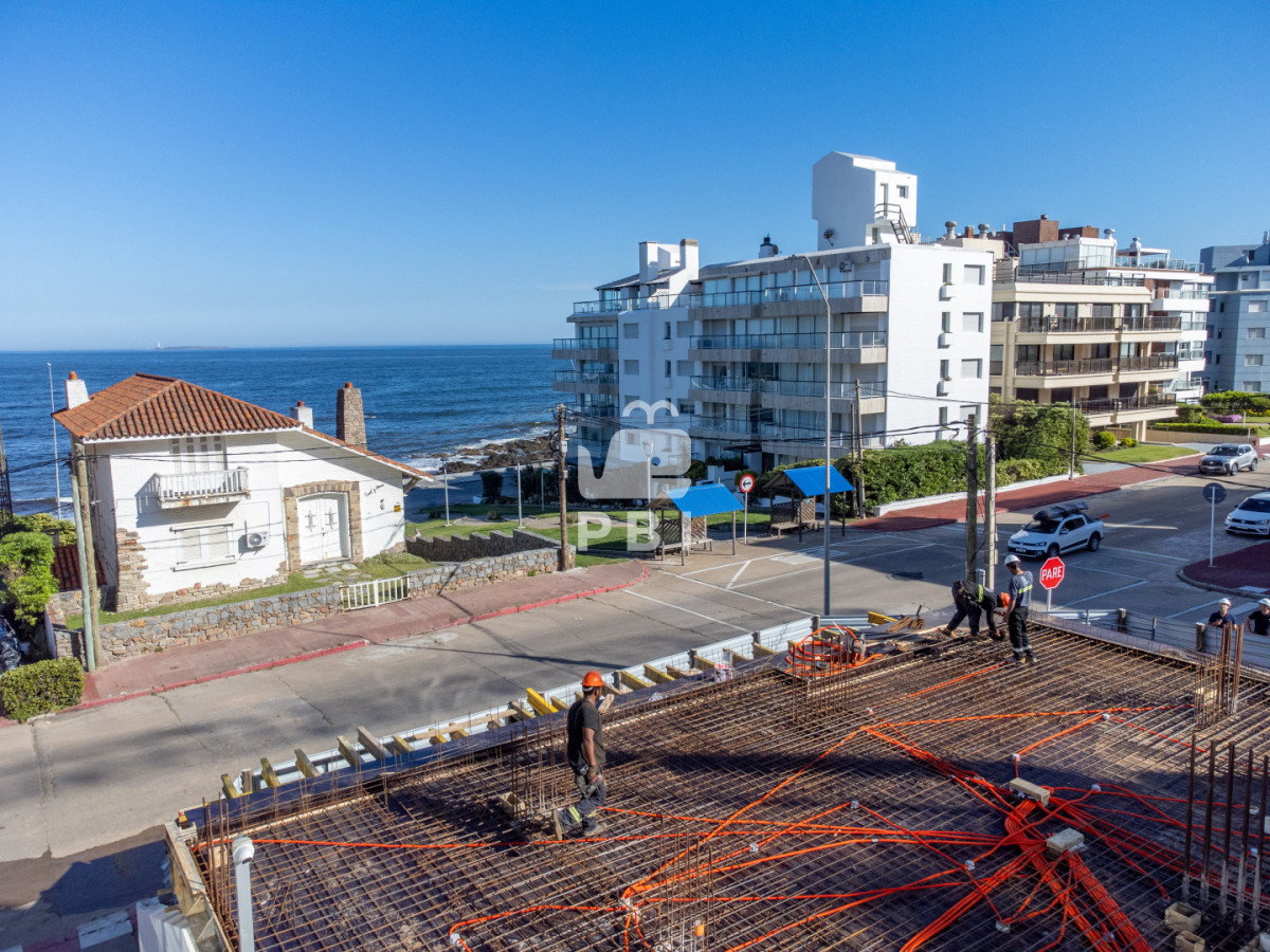 UHJlc2VudGFtb3MgRWRpZmljaW8gTU9ERUxPLCBlbCBudWV2byBsYW56YW1pZW50byBlbiBsYSBQZW7DrW5zdWxhLCBQdW50YSBkZWwgRXN0ZS4gLSBNb2RlbG8gUGVuw61uc3VsYSAgLSBSZWYgOiBQQkkxNTM5Mw==