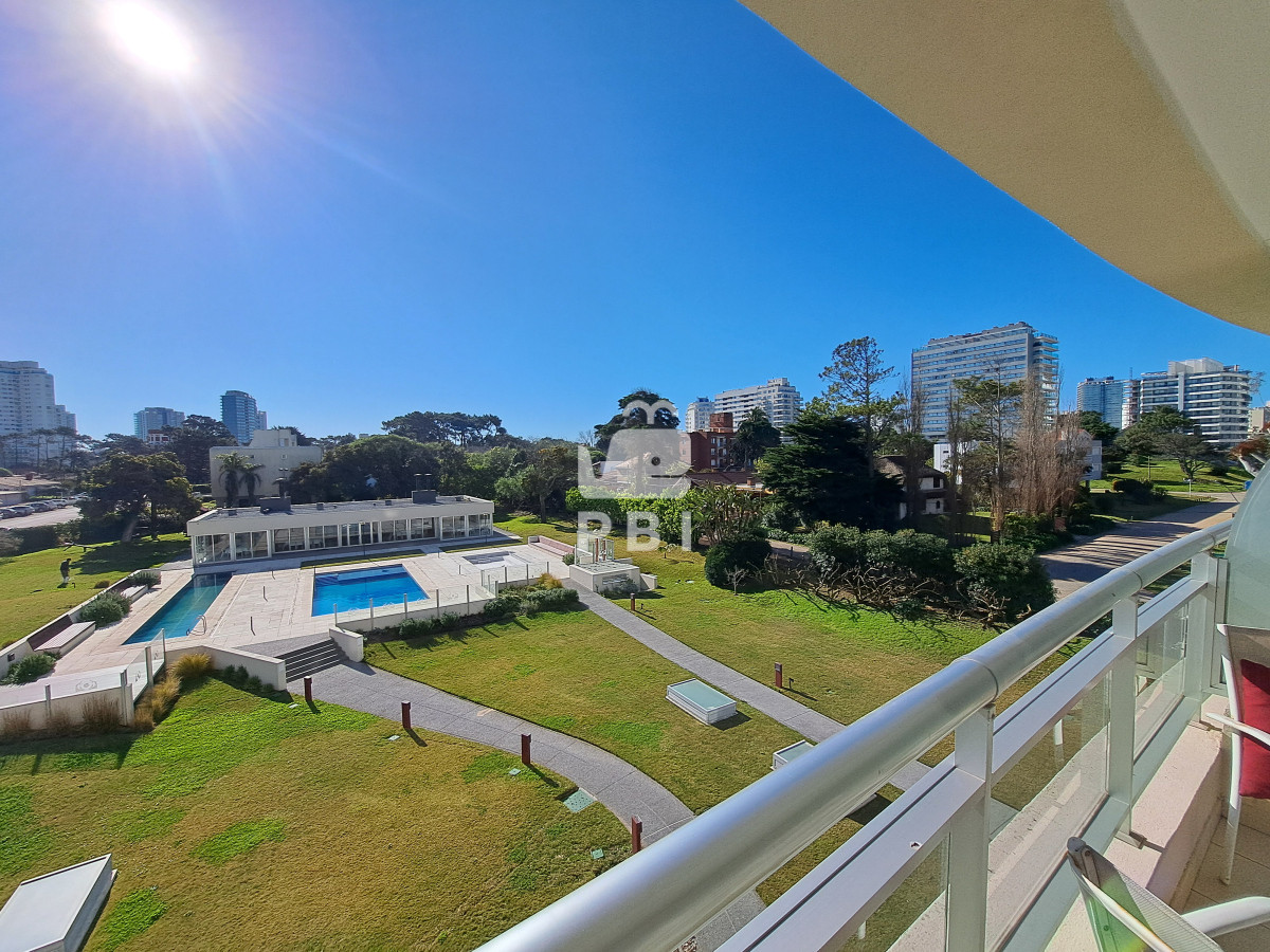 QXBhcnRhbWVudG8gZGUgMiBkb3JtaXRvcmlvcyBlbiBQdW50YSBkZWwgRXN0ZSAtIEZvcmVzdCBUb3dlciBJIC0gUmVmIDogUEJJMTUxNjQ=