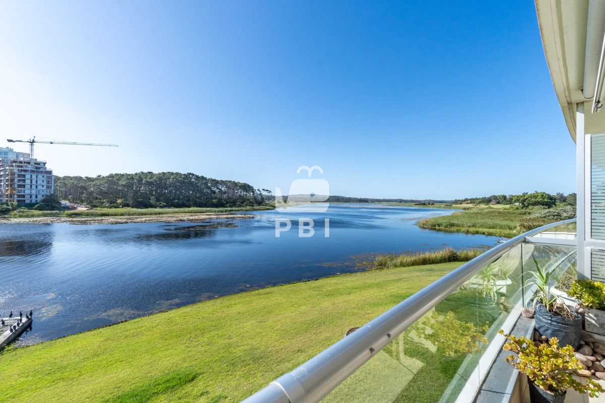 QXBhcnRhbWVudG8gZGUgMSBkb3JtaXRvcmlvIGZyZW50ZSBhIGxhIExhZ3VuYSBkZWwgRGlhcmlvLCBQdW50YSBkZWwgRXN0ZSAtIFRlcnJhemEgZGUgbGEgTGFndW5hIC0gUmVmIDogUEJJMTU0ODU=