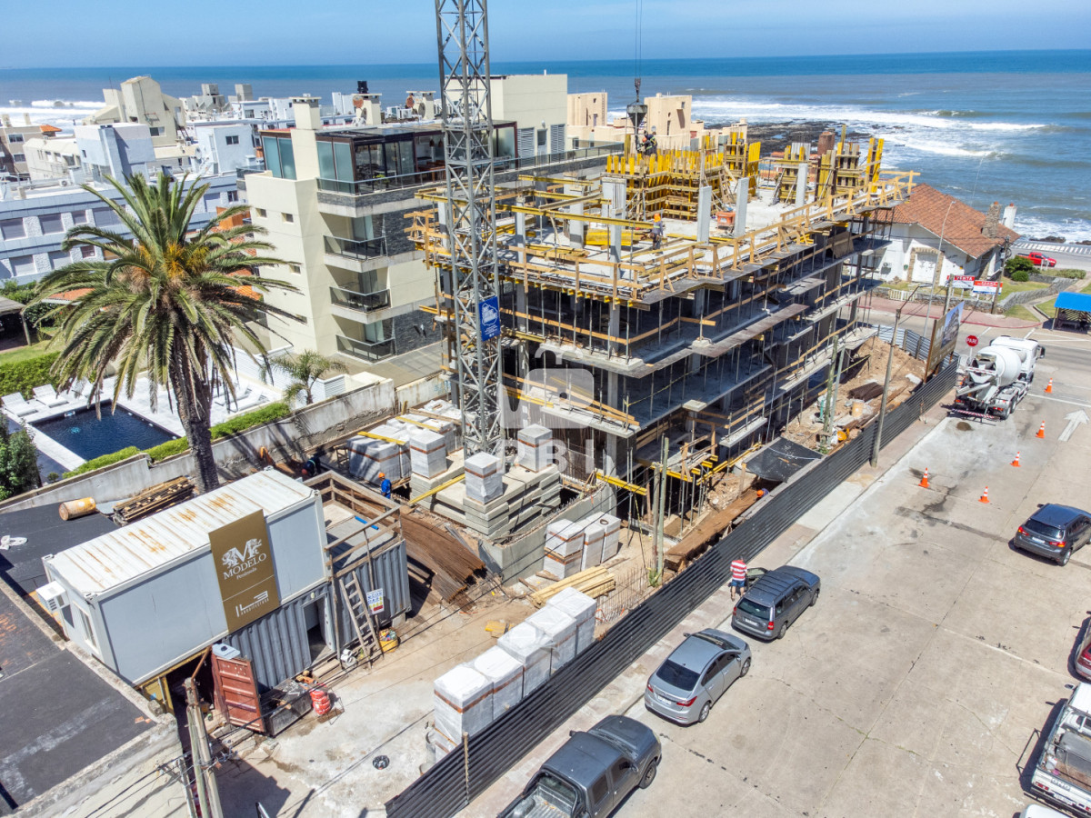 UHJlc2VudGFtb3MgRWRpZmljaW8gTU9ERUxPLCBlbCBudWV2byBsYW56YW1pZW50byBlbiBsYSBQZW7DrW5zdWxhLCBQdW50YSBkZWwgRXN0ZS4gLSBNb2RlbG8gUGVuw61uc3VsYSAgLSBSZWYgOiBQQkkxNTM5Nw==