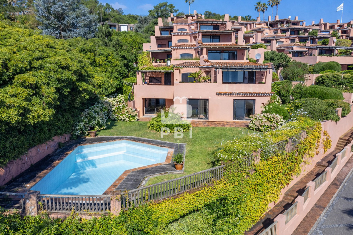 RXhjbHVzaXZvIGFwYXJ0YW1lbnRvIGVuIE1hcmluYSBkZWwgRXN0ZSBjb24gdmlzdGEgYWwgbWFyLCBqYXJkaW4geSBwaXNjaW5hIHByb3BpYSAtICBNYXJpbmEgZGVsIEVzdGUgLSBSZWYgOiBQQkkxNDg5Mw==