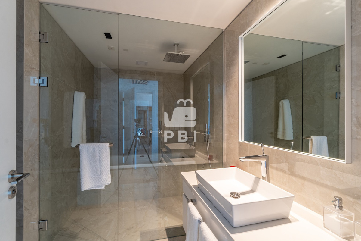 RWxlZ2FuY2lhIE1vZGVybmEgZW4gbGEgRXhjbHVzaXZhIFRvcnJlIFRydW1wIC0gUHVudGEgZGVsIEVzdGUgLSBUcnVtcCBUb3dlciAtIFJlZiA6IFBCSTE1NDcw