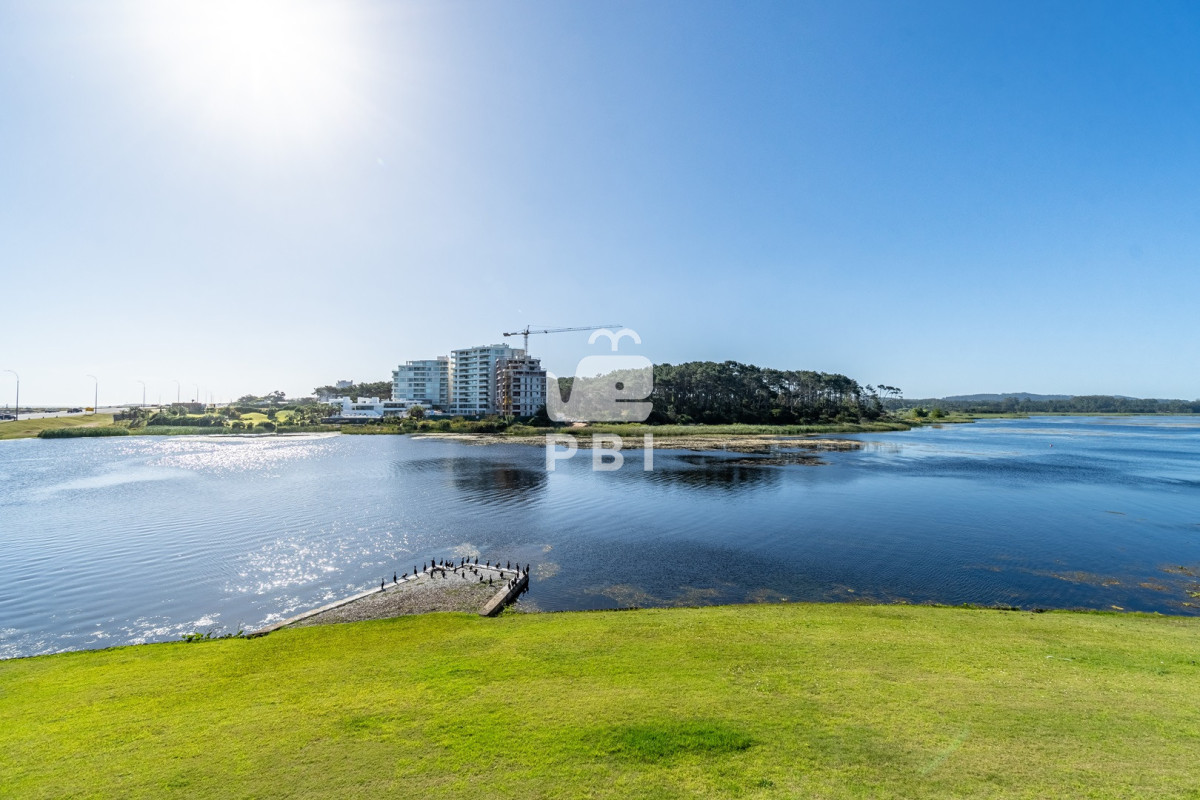 QXBhcnRhbWVudG8gZGUgMSBkb3JtaXRvcmlvIGZyZW50ZSBhIGxhIExhZ3VuYSBkZWwgRGlhcmlvLCBQdW50YSBkZWwgRXN0ZSAtIFRlcnJhemEgZGUgbGEgTGFndW5hIC0gUmVmIDogUEJJMTU0ODU=