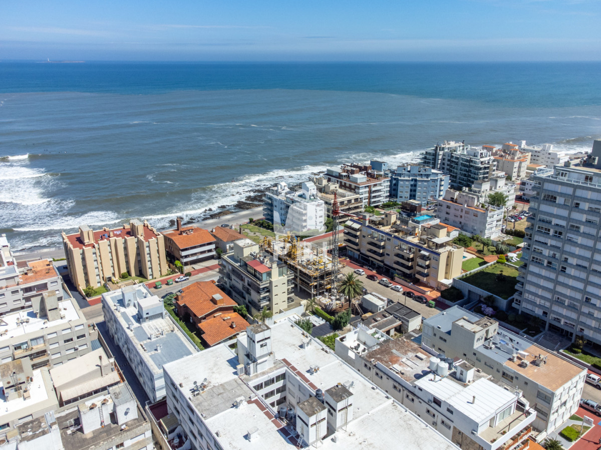 UHJlc2VudGFtb3MgRWRpZmljaW8gTU9ERUxPLCBlbCBudWV2byBsYW56YW1pZW50byBlbiBsYSBQZW7DrW5zdWxhLCBQdW50YSBkZWwgRXN0ZS4gLSBNb2RlbG8gUGVuw61uc3VsYSAgLSBSZWYgOiBQQkkxNTM5Nw==