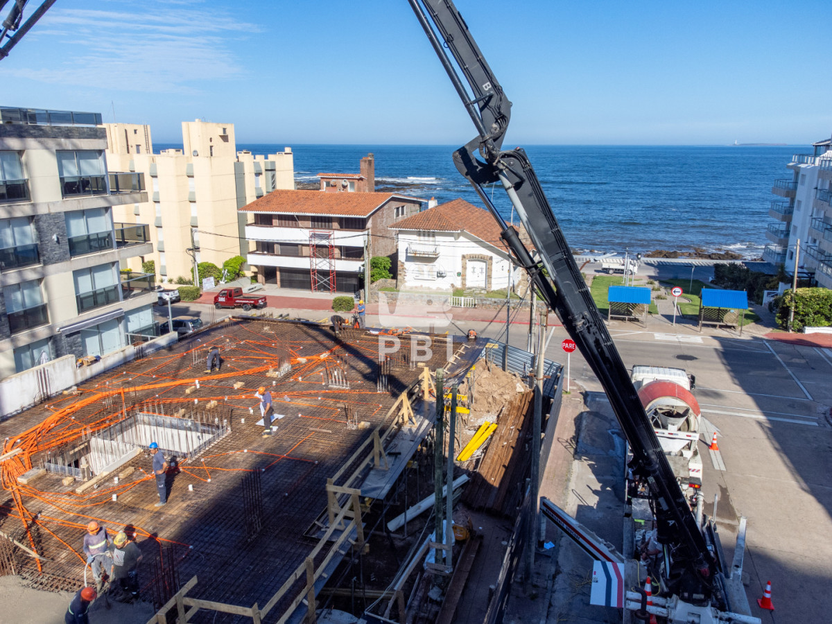 UHJlc2VudGFtb3MgRWRpZmljaW8gTU9ERUxPLCBlbCBudWV2byBsYW56YW1pZW50byBlbiBsYSBQZW7DrW5zdWxhLCBQdW50YSBkZWwgRXN0ZS4gLSBNb2RlbG8gUGVuw61uc3VsYSAgLSBSZWYgOiBQQkkxNTM5Mw==