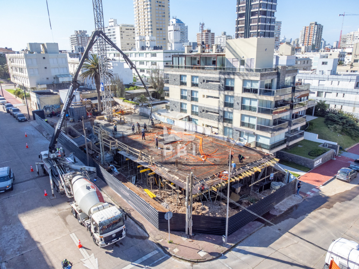 UHJlc2VudGFtb3MgRWRpZmljaW8gTU9ERUxPLCBlbCBudWV2byBsYW56YW1pZW50byBlbiBsYSBQZW7DrW5zdWxhLCBQdW50YSBkZWwgRXN0ZS4gLSBNb2RlbG8gUGVuw61uc3VsYSAgLSBSZWYgOiBQQkkxNTM5NQ==