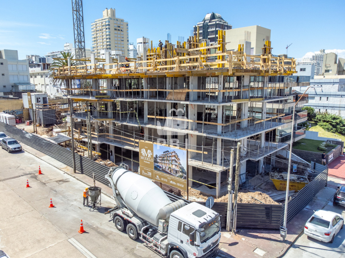 UHJlc2VudGFtb3MgRWRpZmljaW8gTU9ERUxPLCBlbCBudWV2byBsYW56YW1pZW50byBlbiBsYSBQZW7DrW5zdWxhLCBQdW50YSBkZWwgRXN0ZS4gLSBNb2RlbG8gUGVuw61uc3VsYSAgLSBSZWYgOiBQQkkxNTM5Nw==