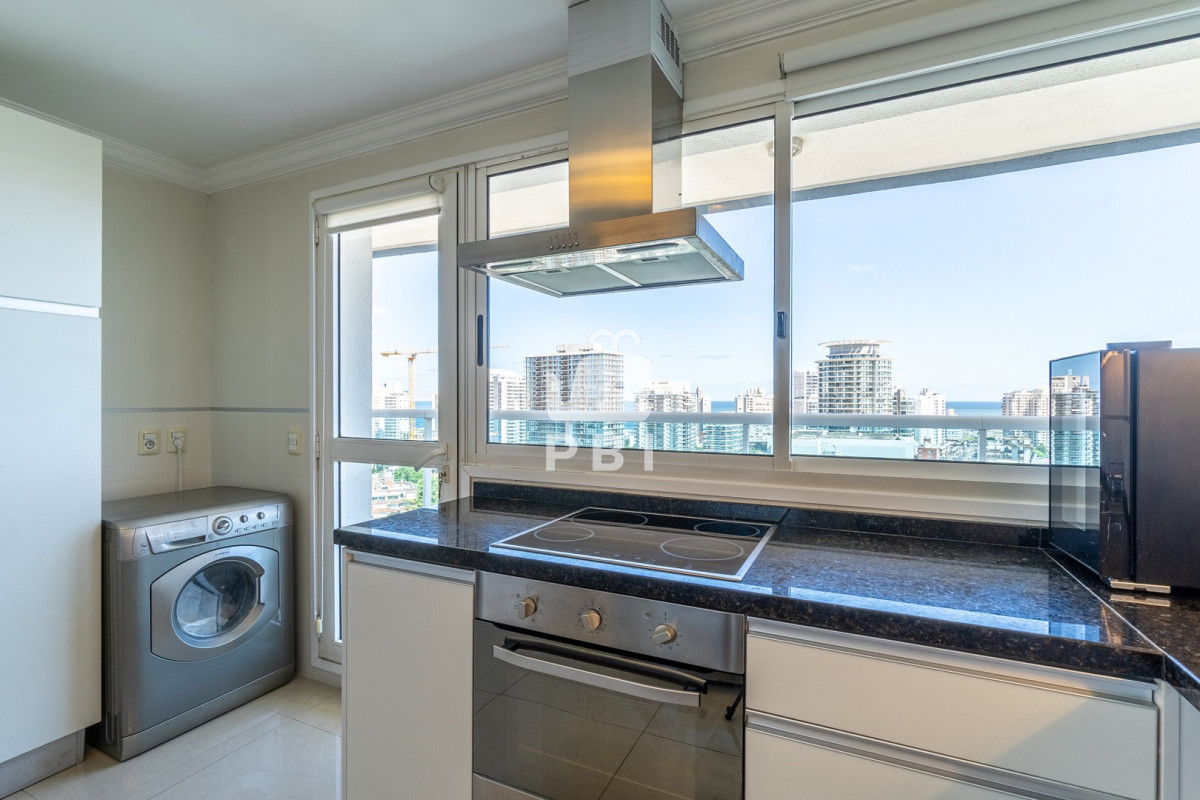 RXhjbHVzaXZvIGFwYXJ0YW1lbnRvIGRlIDMgZG9ybWl0b3Jpb3MgY29uIGRlcGVuZGVuY2lhIGVuIENhc2lubyBUb3dlciAtIENhc2lubyBUb3dlciAtIFJlZiA6IFBCSTE1NjI4