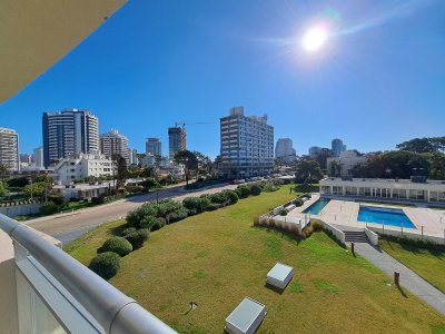 Apartamento de 2 dormitorios en Punta del Este - Forest Tower I - Ref : PBI15164