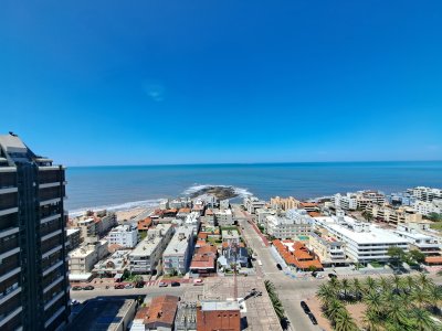 Exclusivo Apartamento de 2 Dormitorios con Espectacular Vista Panorámica al Mar - Torre Libertador. - Ref : PBI14130