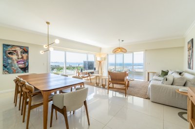 Venta apartamento, 3 dormitorios y dependencia de servicio, Playa Mansa. - Veramansa - Ref : PBI568