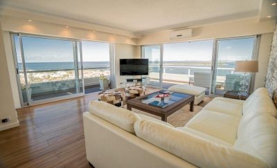 Venta de Exclusivo Pent-house, Playa Mansa -  Monarca - Ref : PBI12476