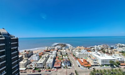Exclusivo Apartamento de 2 Dormitorios con Espectacular Vista Panorámica al Mar - Torre Libertador. - Ref : PBI14130
